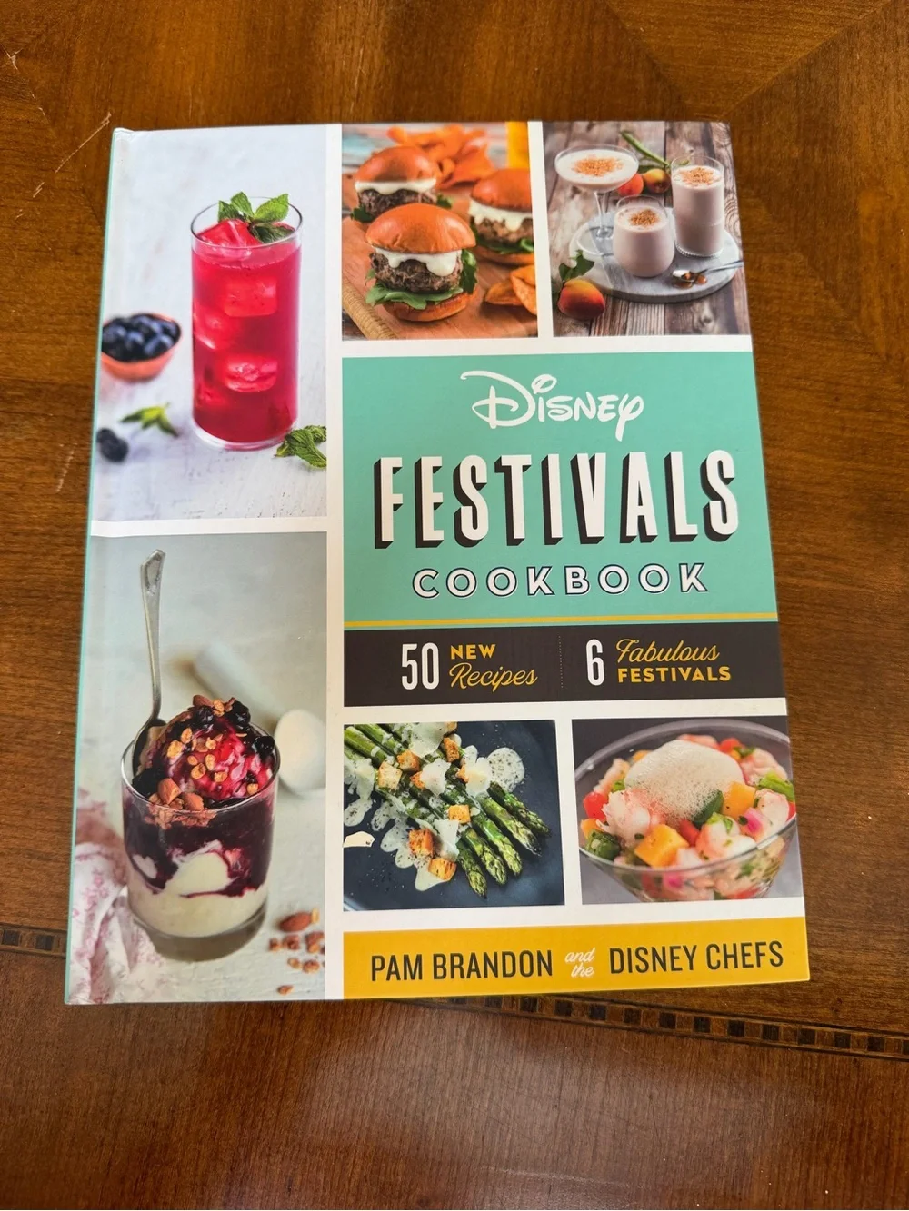 Disney Festivals Cookbook - New